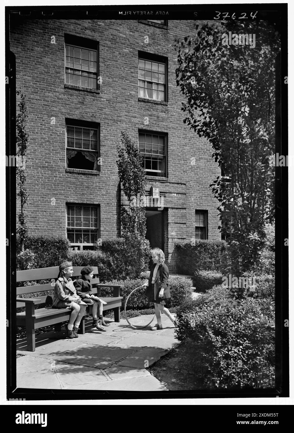 Phipps Garden Apartments, 5101 39th Ave., Long Island City. New section detail. Gottscho-Schleisner Collection Stock Photo