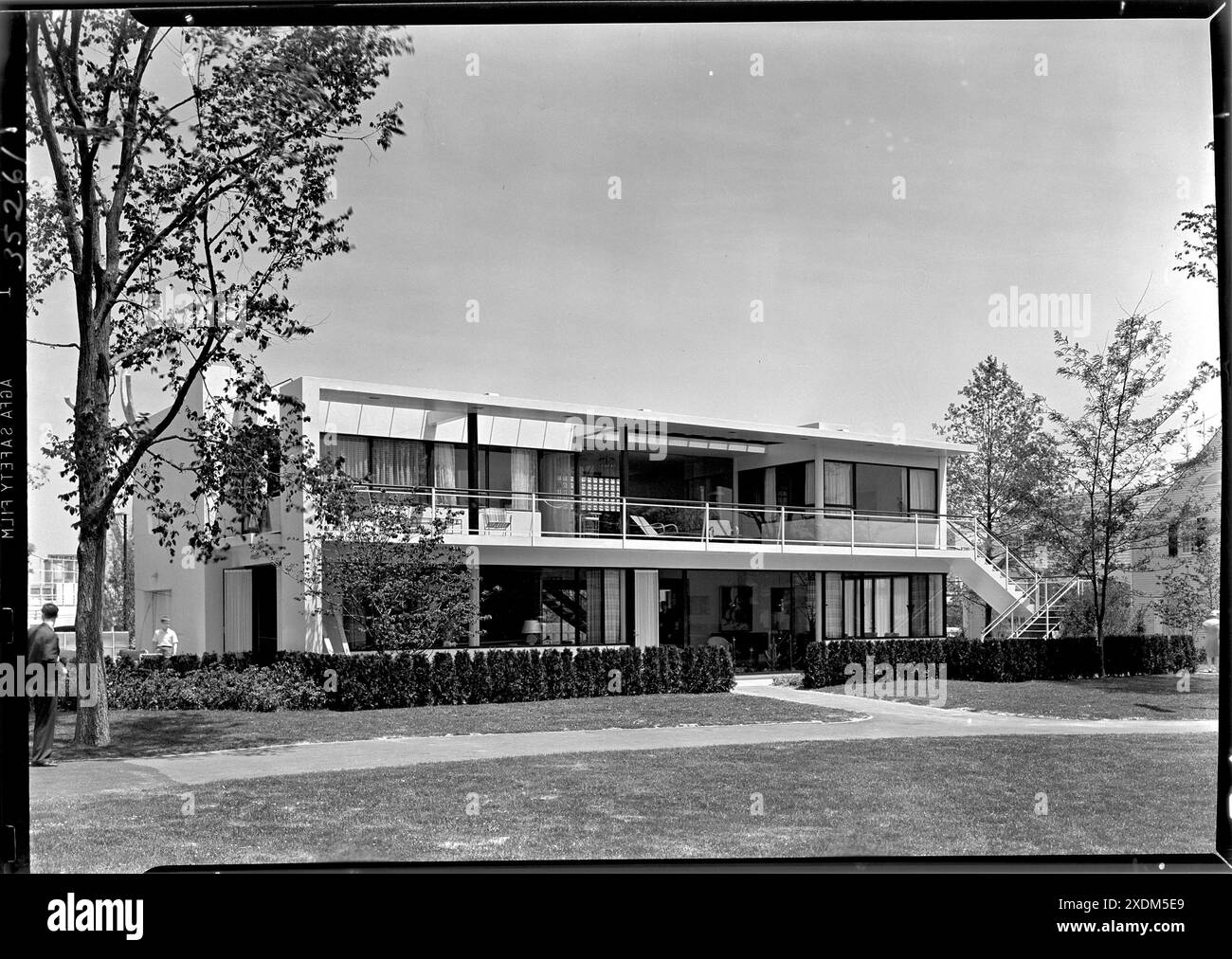 World's Fair, House of Glass no. 4. General exterior (rear). Gottscho