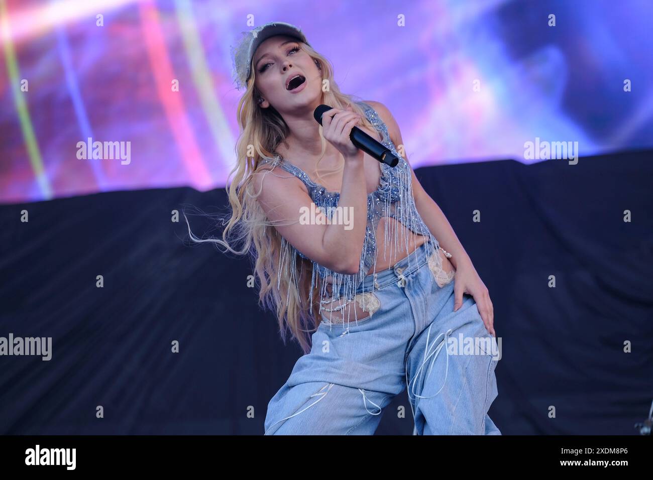 Clean bandit singer hi-res stock photography and images - Alamy