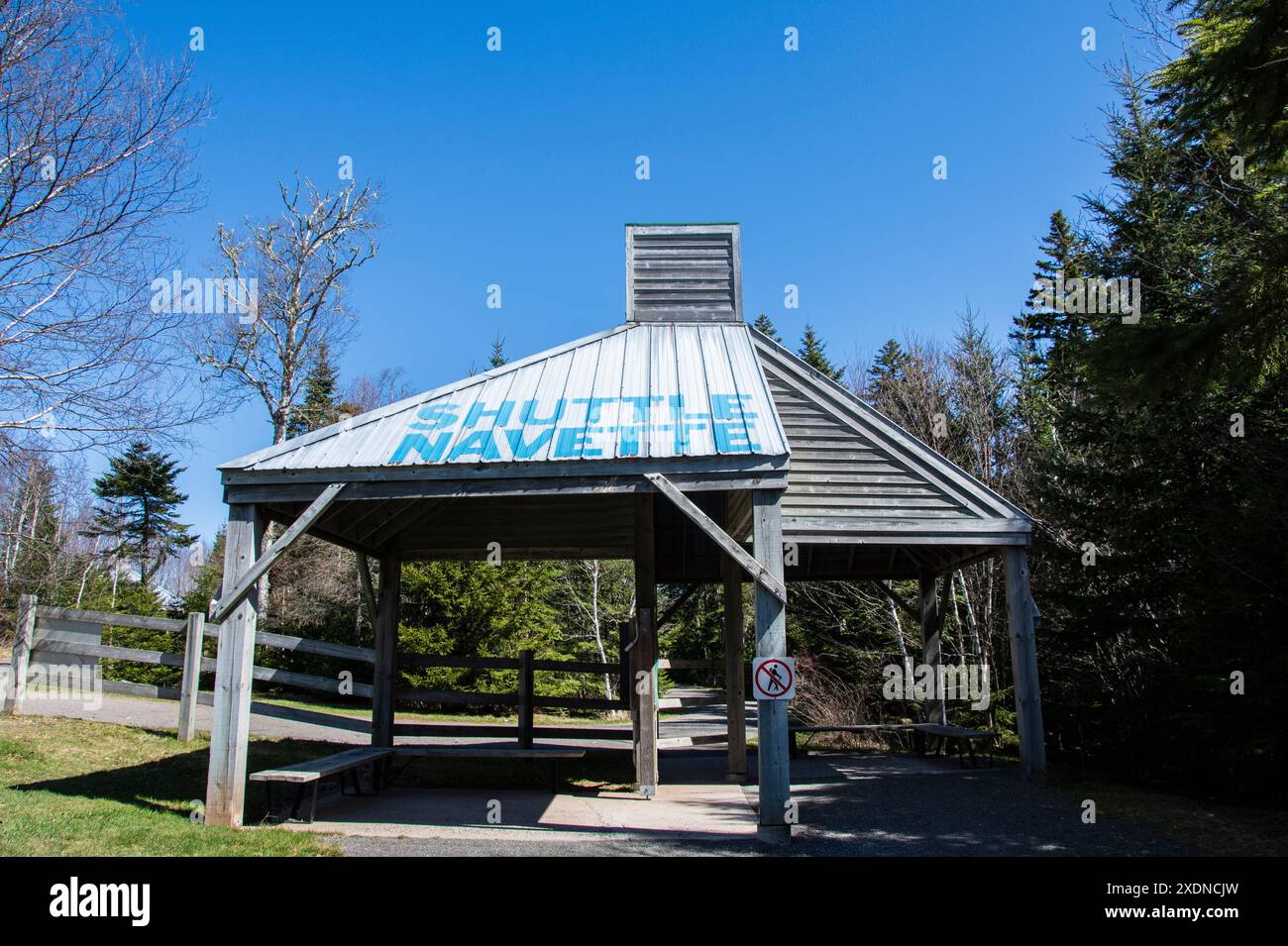 Shuttle shelter by the interpretive centre at Hopewell Rocks Provincial Park in Hopewell Cape, New Brunswick, Canada Stock Photo