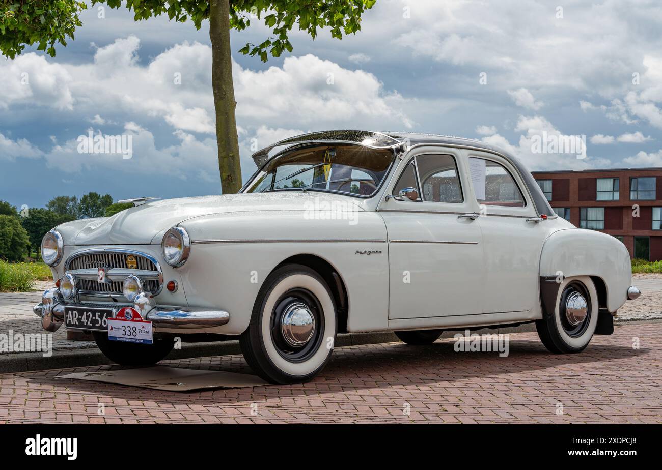 Old Ranuld Car Lelystad, The Netherlands, 16.06.2024, Classic executive saloon car ...