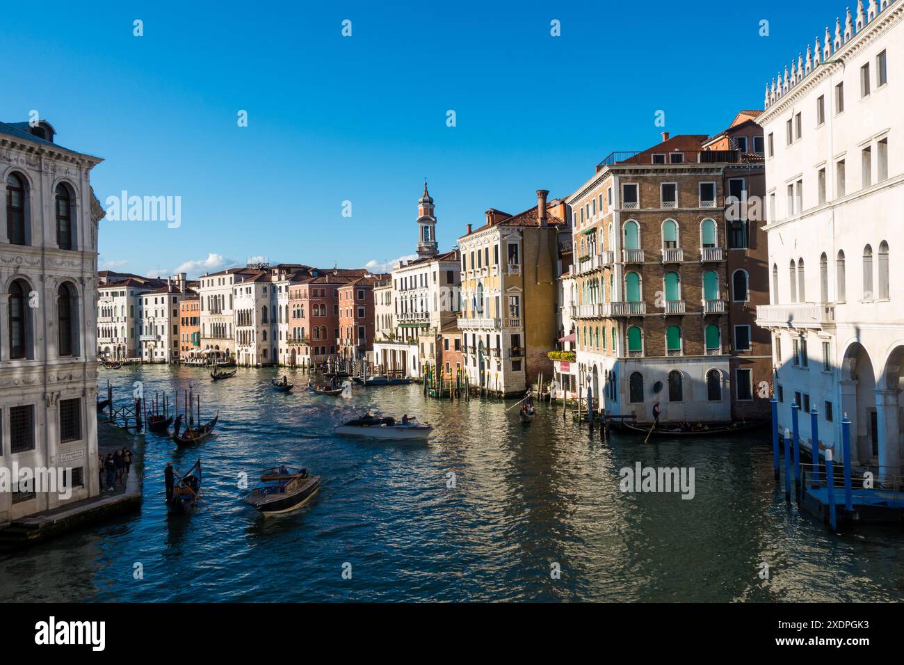 Sunset gondola boats grand canal hi-res stock photography and images ...