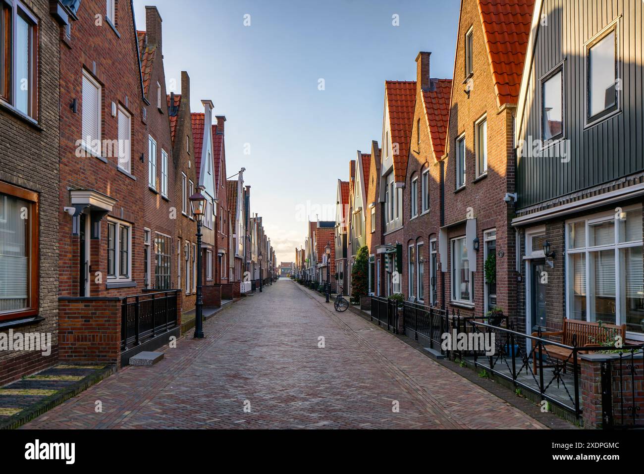 Volendam street with traditional dutch houses in the Netherlands Stock ...