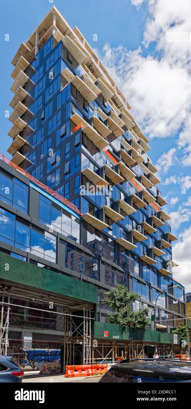 NYC Chinatown: 59 Henry Street, under construction, towers over its ...
