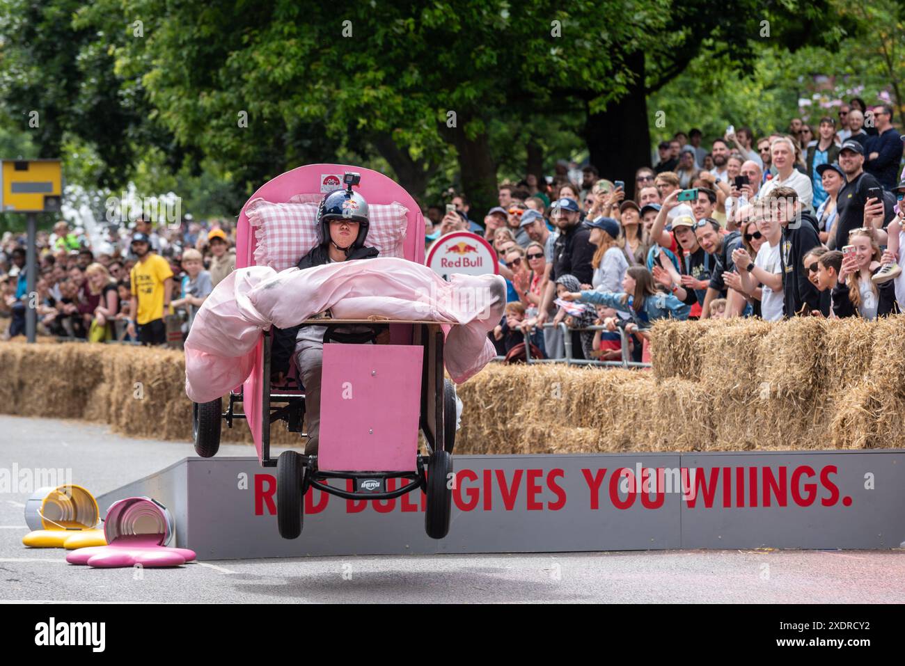 Uni Students Never Sleep gravity racer at the Red Bull Soapbox Race ...