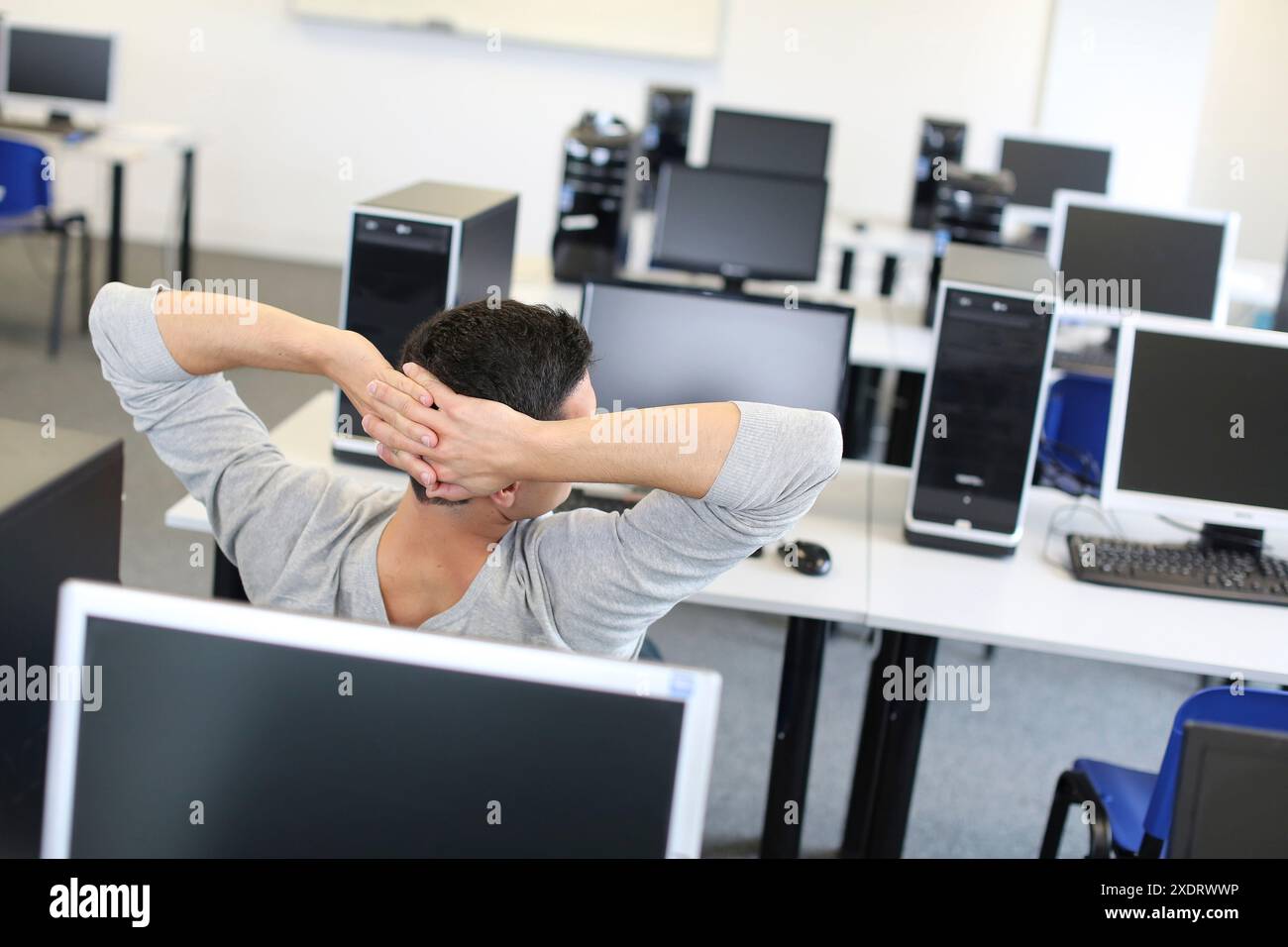 Executive on computer hi-res stock photography and images - Alamy