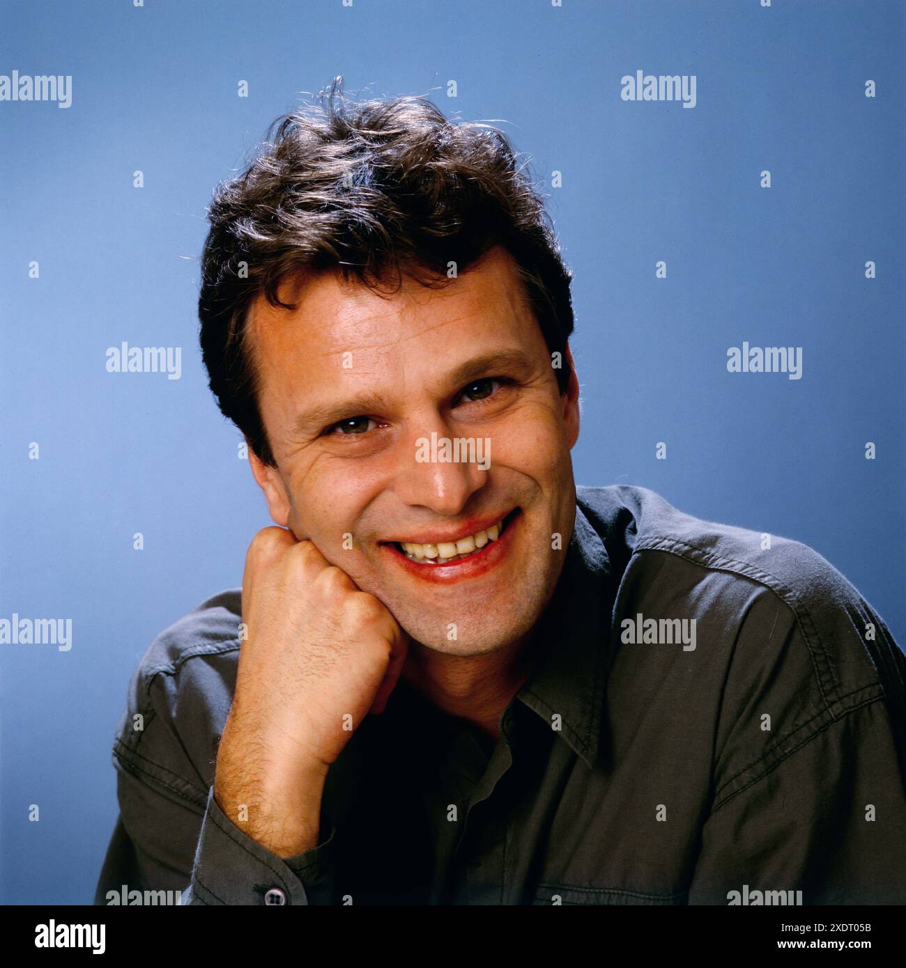 Peter Sattmann, deutscher Schauspieler, Portrait, 1989 Stock Photo Alamy