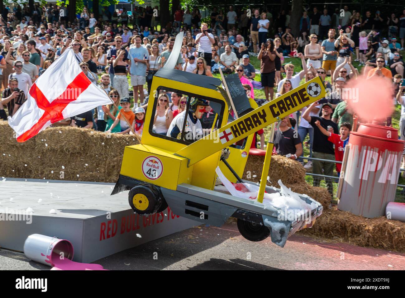 No Kane no Gain gravity racer cart at the Red Bull Soapbox Race London ...