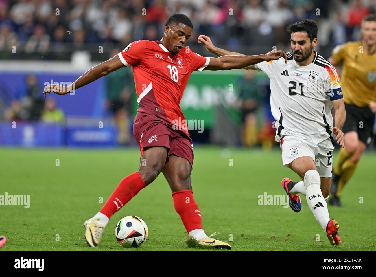 Kwadwo Duah (18) of Switzerland and Ilkay Gundogan (21) of Germany