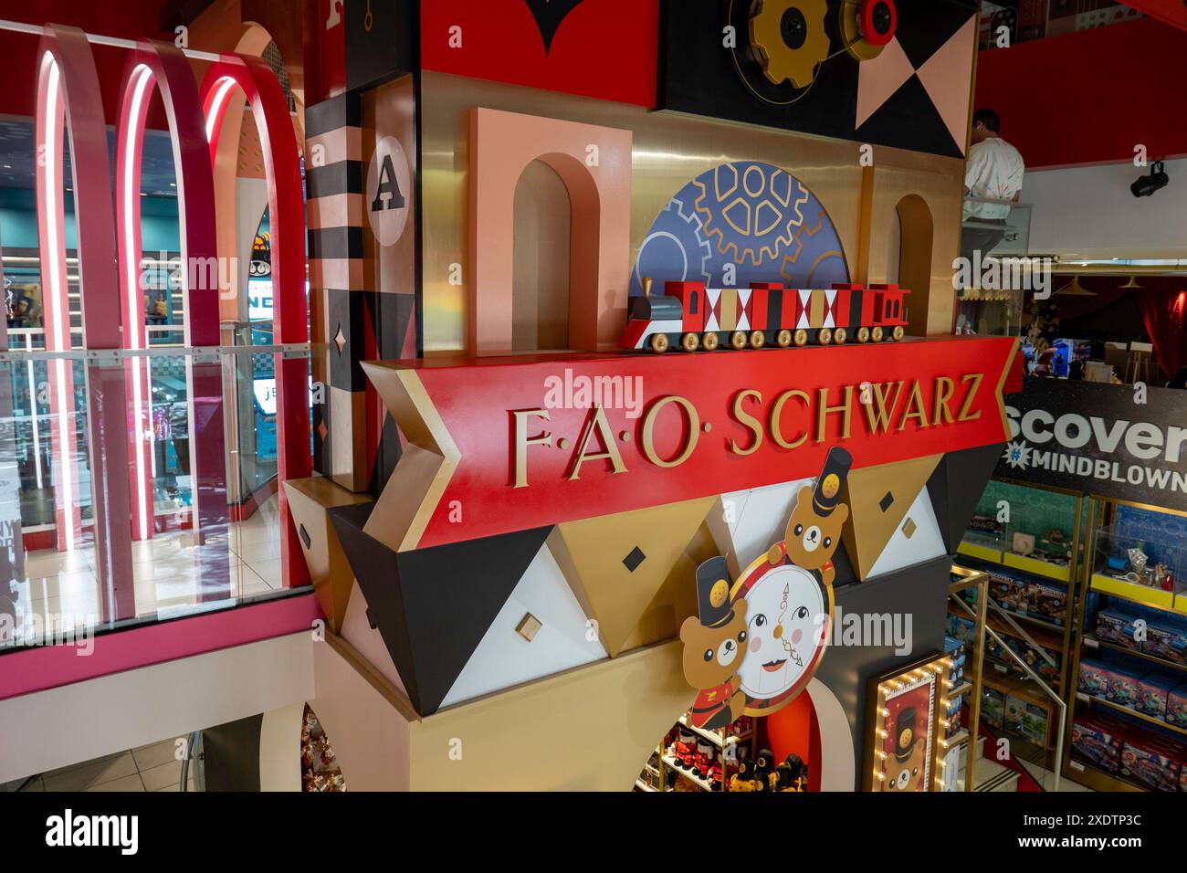 Fao schwarz toy shop hi res stock photography and images Alamy