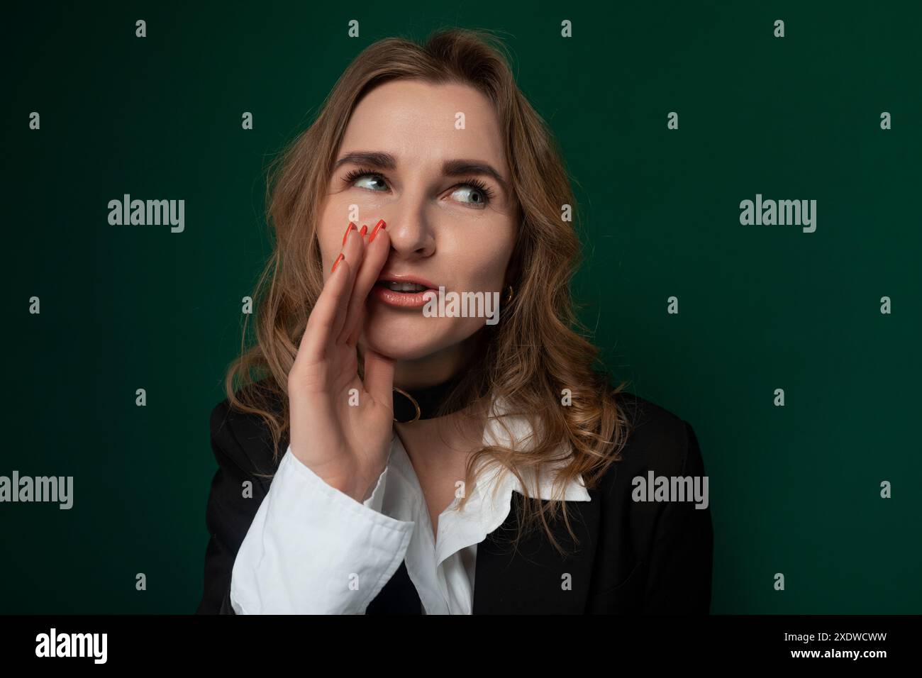 Surprised young woman awe hi-res stock photography and images - Alamy