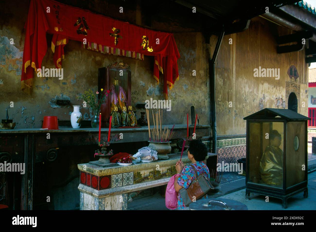Altar of incense holy place hi-res stock photography and images - Alamy