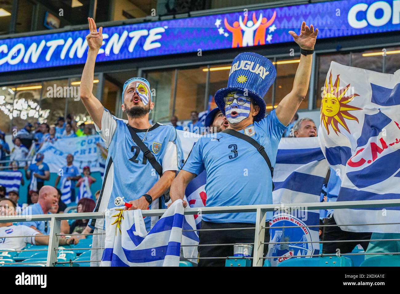 Mesmerizing ¡fiesta Charrúa! Conmebol Presumió Ambiente De Aficionados De Uruguay En Miami Background for Your Screen Mesmerizing ¡fiesta Charrúa! Conmebol Presumió Ambiente De Aficionados De Uruguay En Miami Background for Your Screen