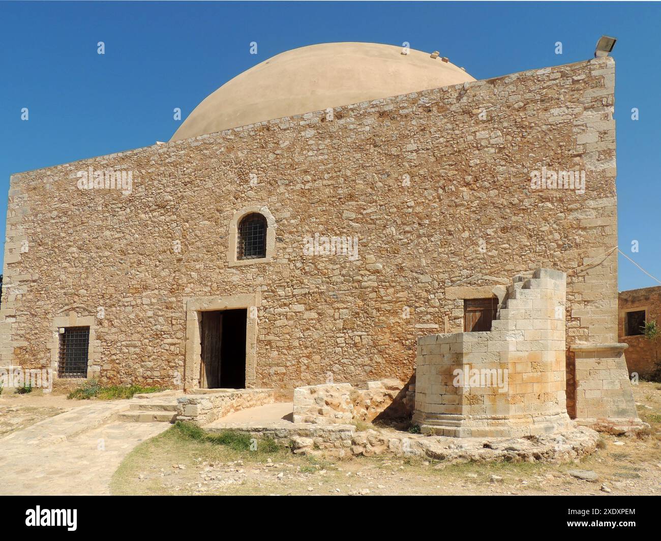 The Sultan Ibrahim Khan Mosque,Fortezz Fortress, Rethymno, Crete, Greece. The complex also contains the Erofil theatre, various gates and churches, the House of Councillors, Bishop's Palace, etc.  The 16th century fortezza was built by the Venetians who occupied Crete  1204-1669 to protect the town from the Ottoman invasions  - Το Τζαμί του Σουλτάνου Ιμπραήμ Χαν, Φρούριο Φορτέτζα, Ρέθυμνο, Κρήτη, Ελλάδα. Stock Photo