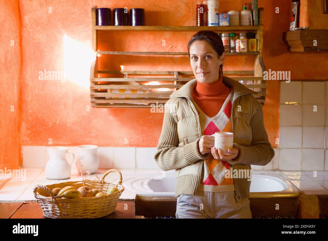 Women standing facing camera hi-res stock photography and images - Alamy