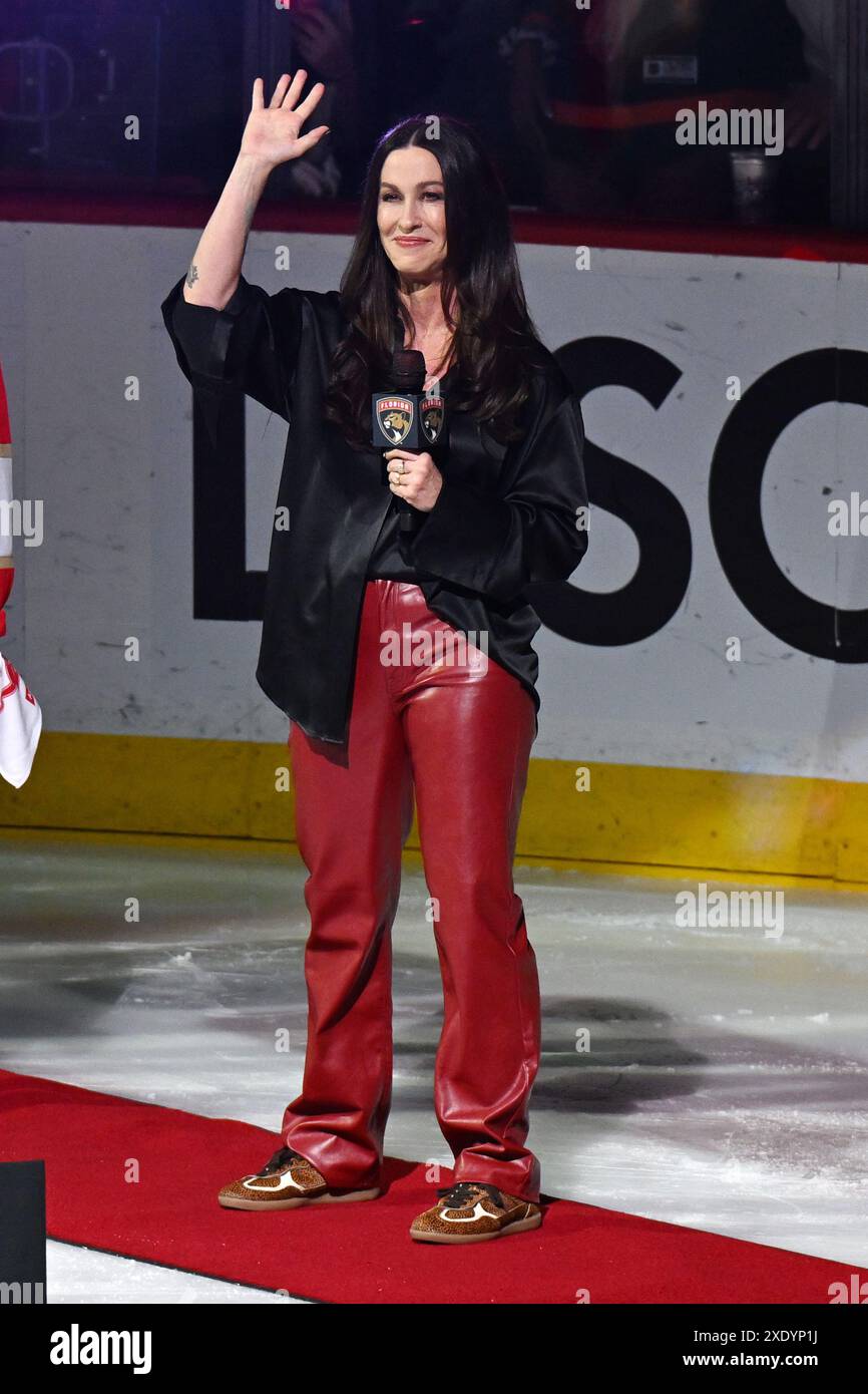sunrise-fl-june-24-alanis-morissette-performs-the-canadian-and-u-s