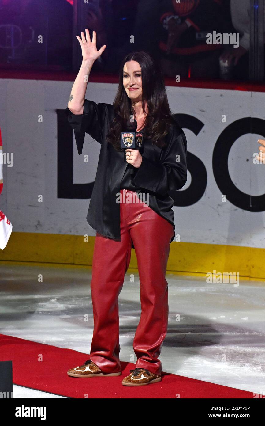 sunrise-fl-june-24-alanis-morissette-performs-the-canadian-and-u-s