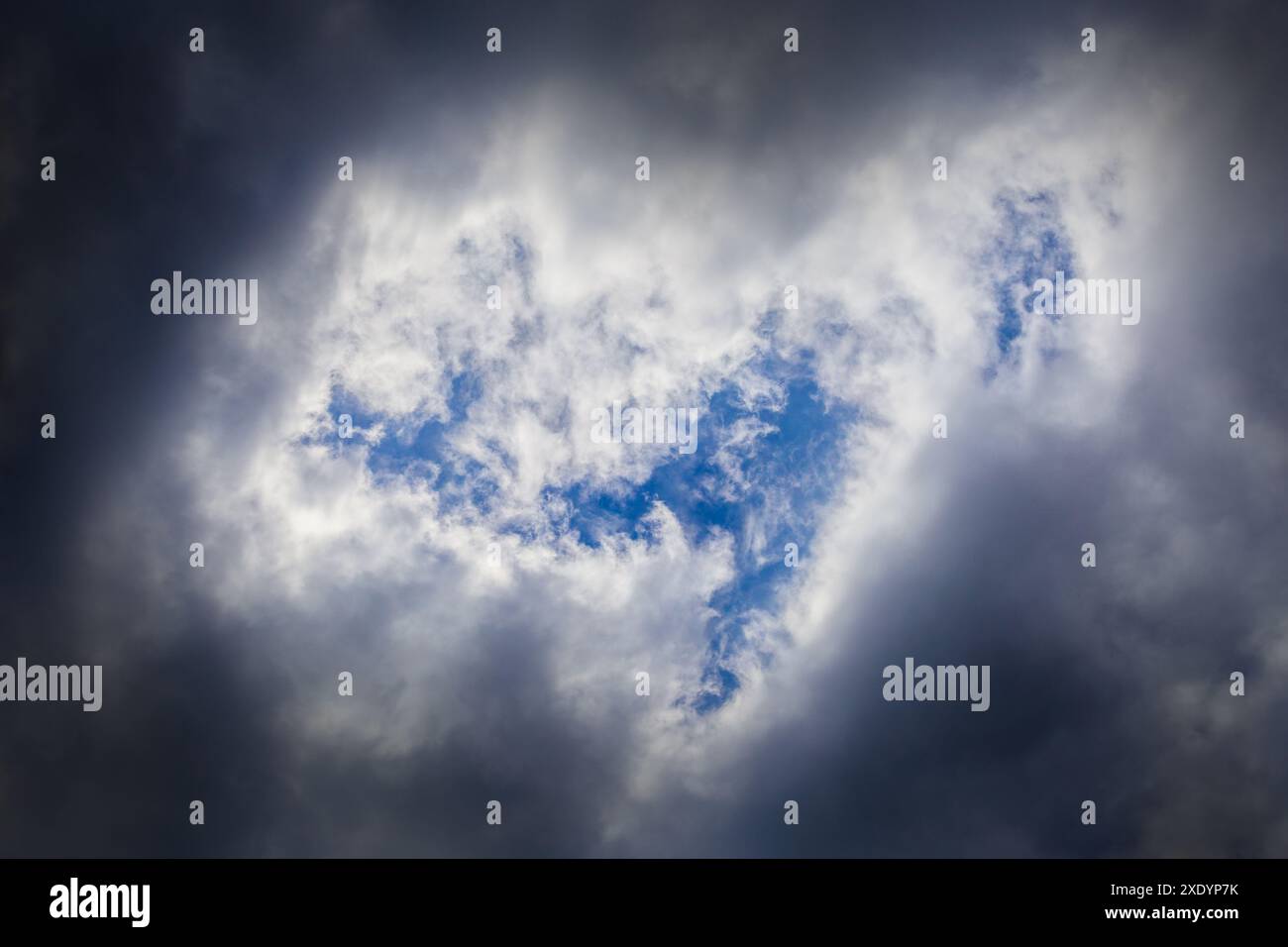 Incoming Hail Rain incoming hi-res stock photography and images - Alamy