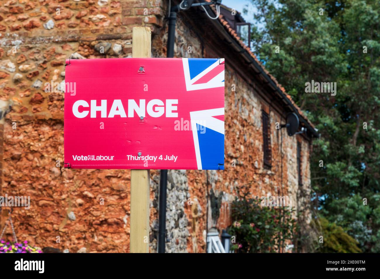 A Labour Party sign reading Change outside a cottage on the north Norfolk coast. Stock Photo