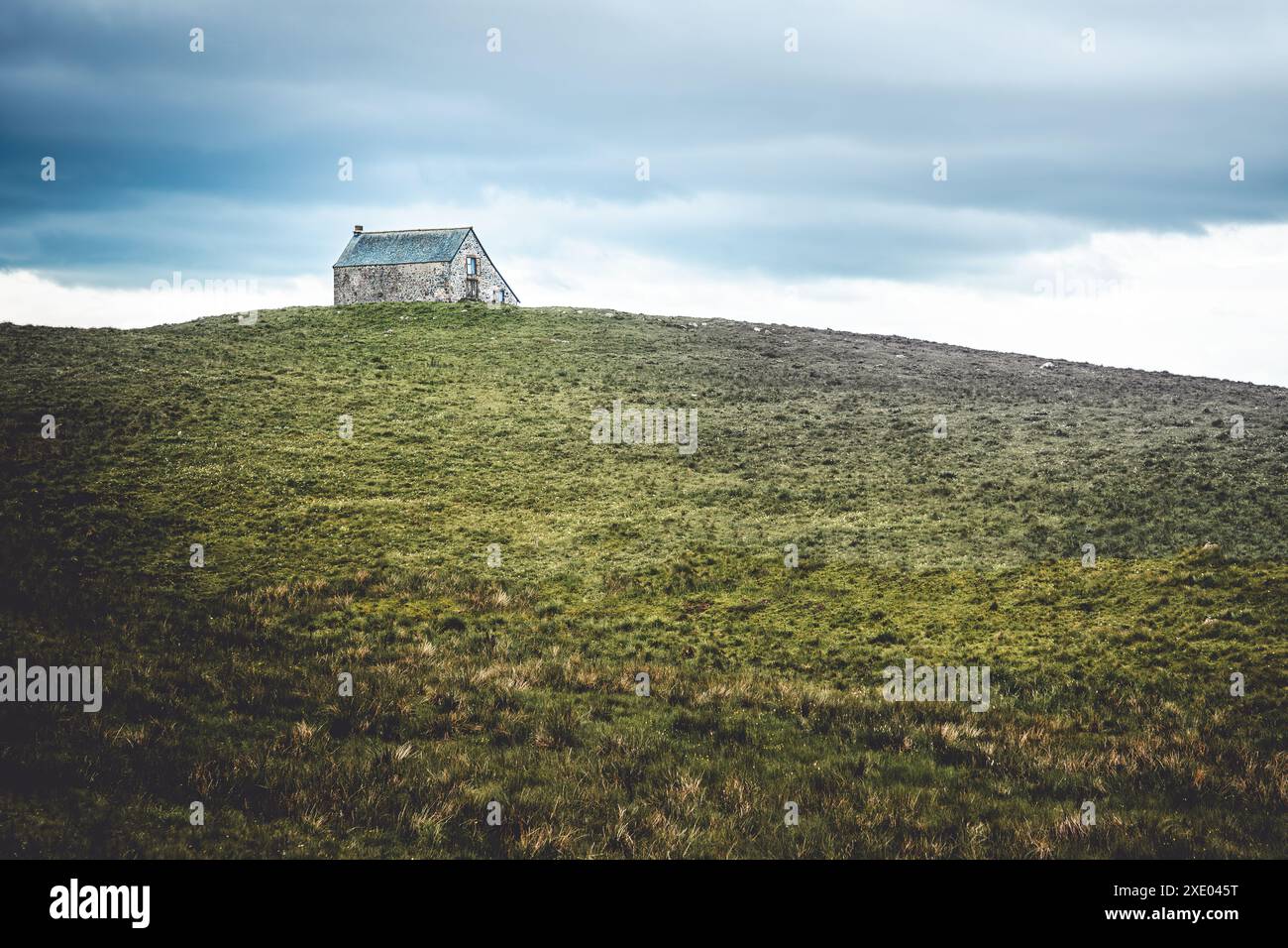 Old stone farm house hi-res stock photography and images - Alamy