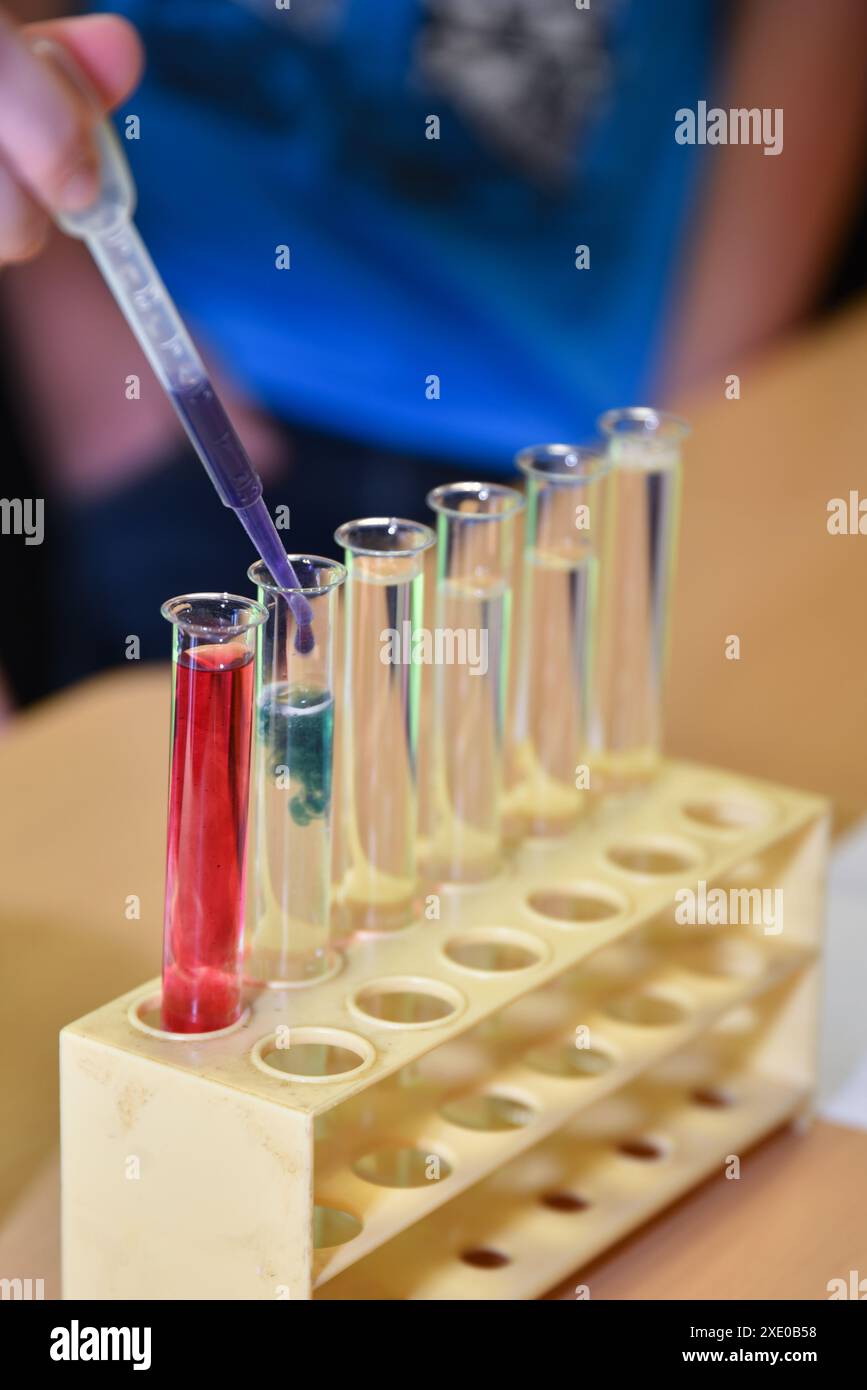 Determination of acid and base in the chemistry laboratory Stock Photo