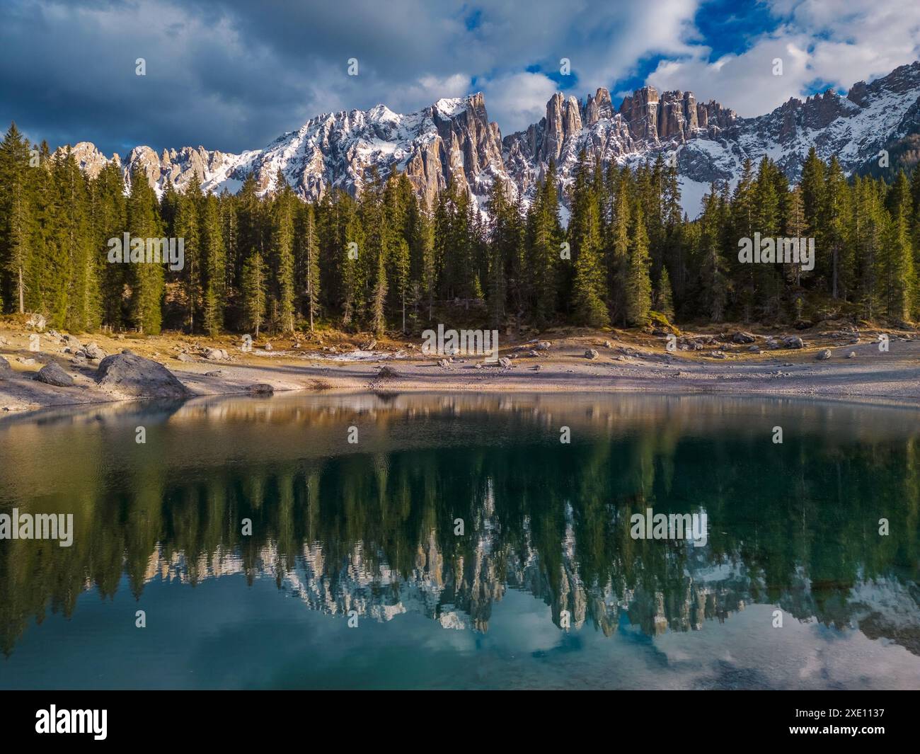 Forest lake mountain landscape hi-res stock photography and images - Alamy