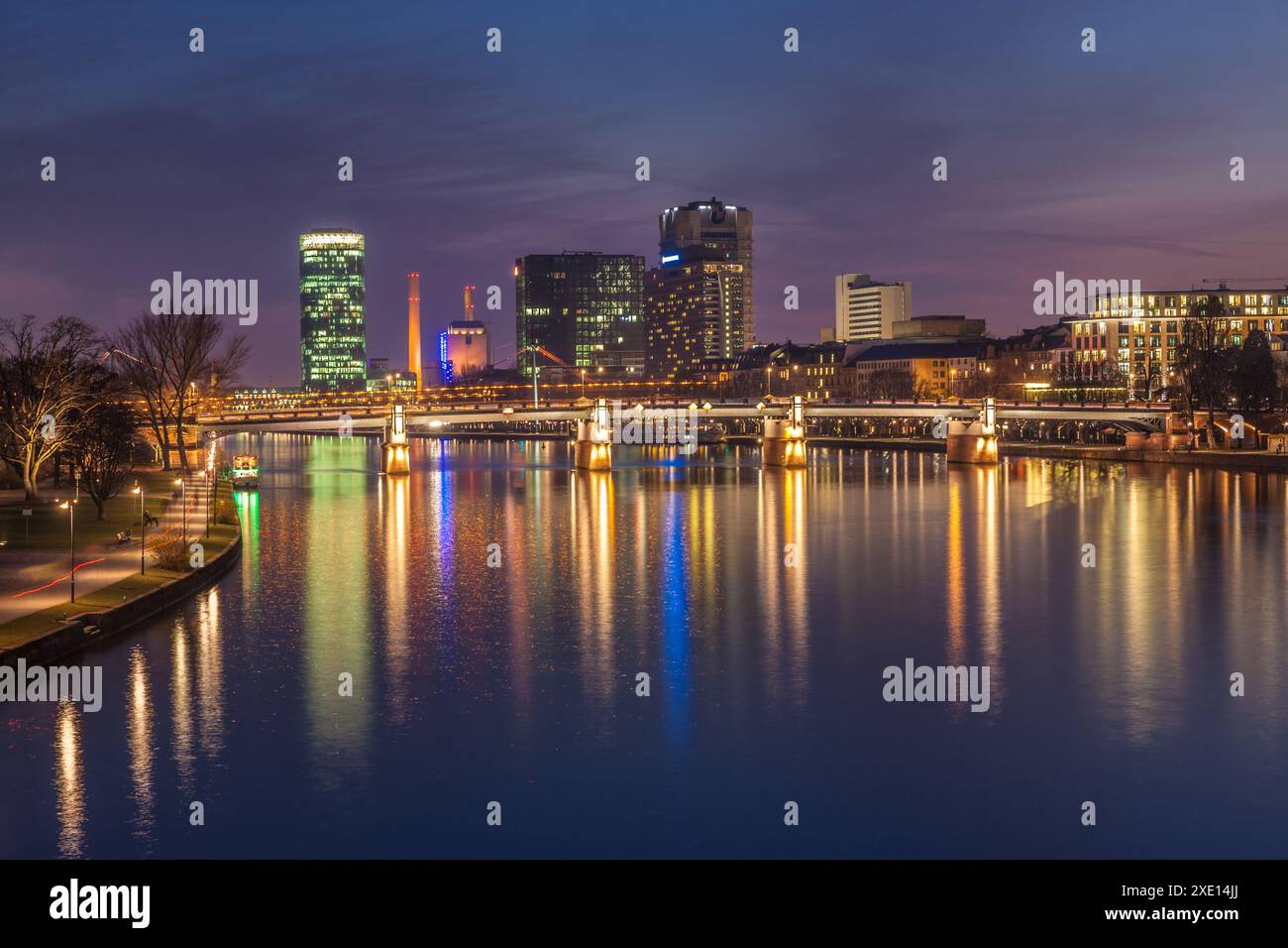geography / travel, Germany, Hesse, View at the skyline from Eiserner Steg bridge at evening, ADDITIONAL-RIGHTS-CLEARANCE-INFO-NOT-AVAILABLE Stock Photo