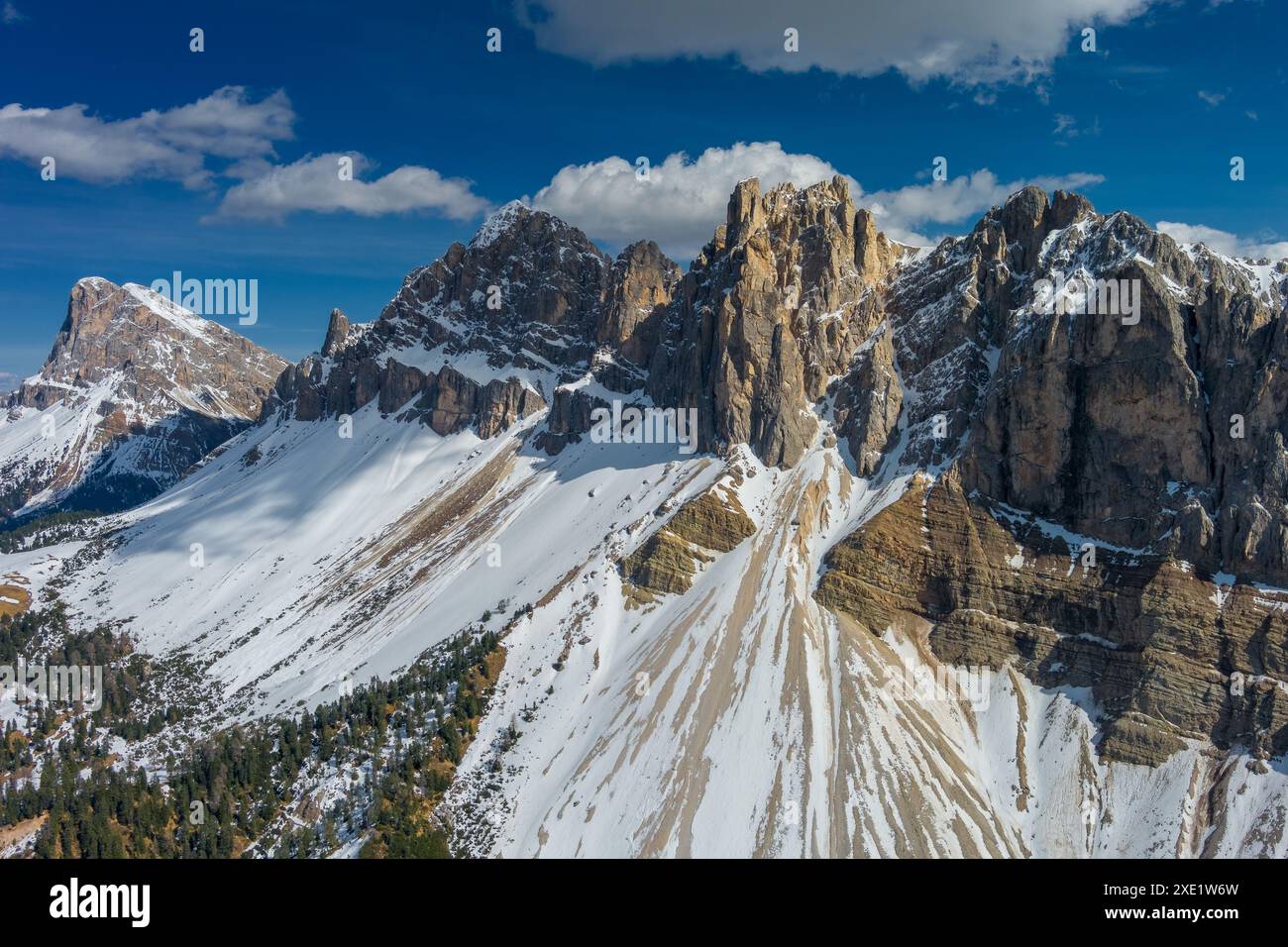 Aerial view misty rocky hi-res stock photography and images - Alamy
