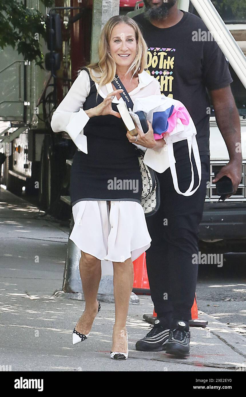 New York, NY, USA. 25th June, 2024. Sarah Jessica Parker filming the ...