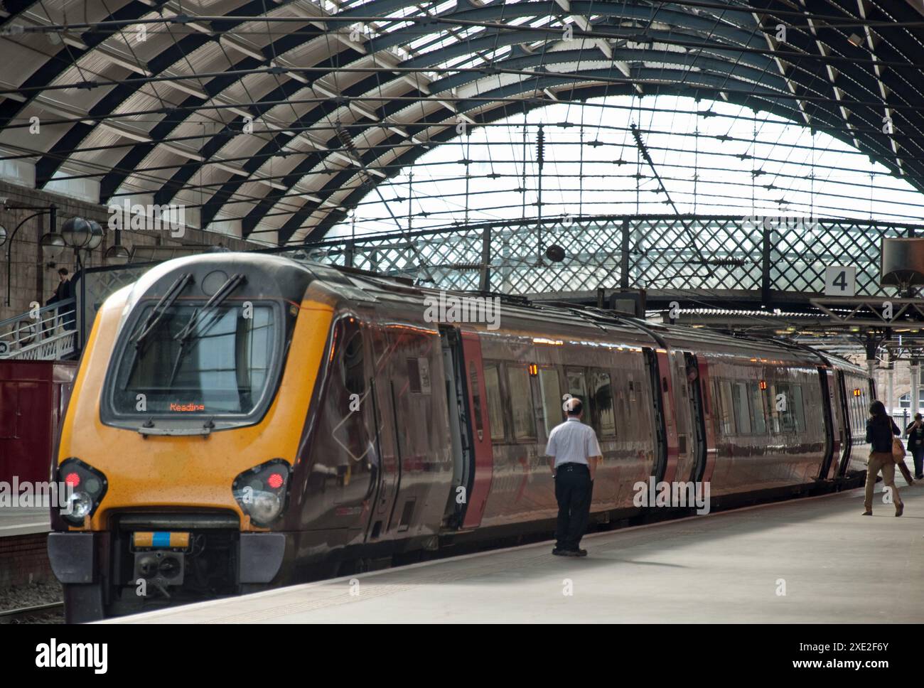 Newcastle Central Station, Newcastle upon Tyne. Platforms; people ...