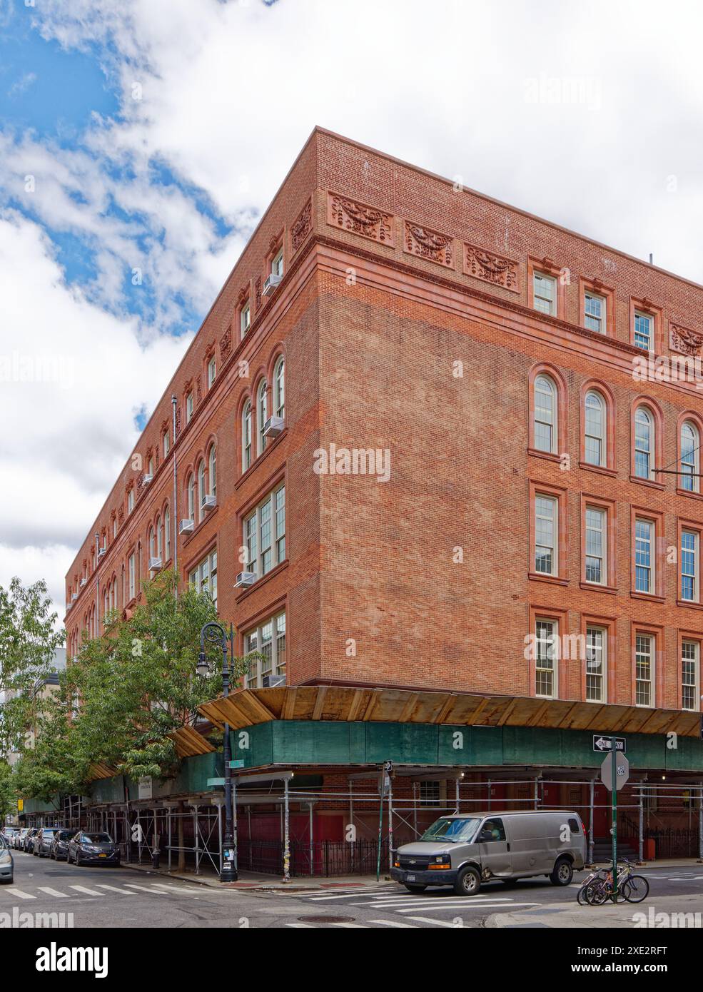 NYC Chinatown: PS 42, 71 Hester Street/44 Orchard Street, is a five-story elementary school of red brick decorated with red terra cotta. Stock Photo