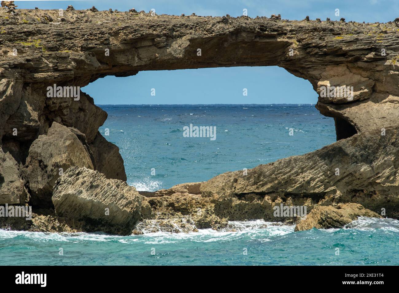 Hawaiis blue pacific ocean waves hi-res stock photography and images ...