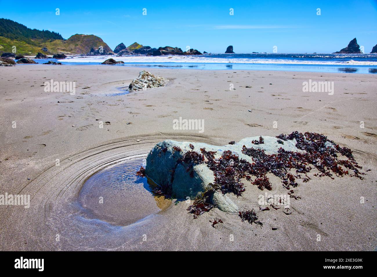 Scenic view beach rocky hi-res stock photography and images - Alamy