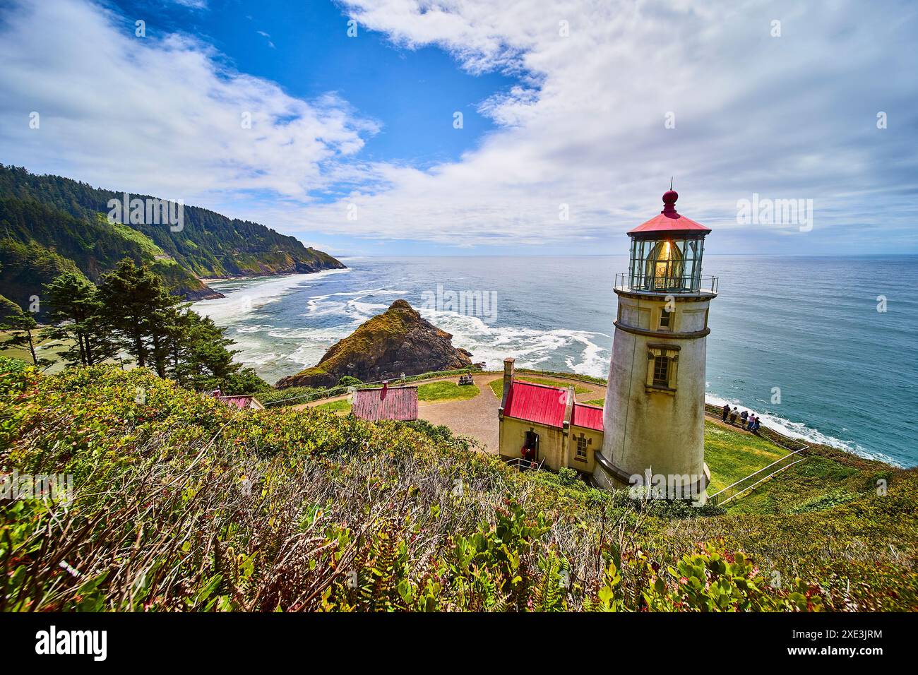 heceta-head-lighthouse-overlooking-rugged-oregon-coastline-at-golden