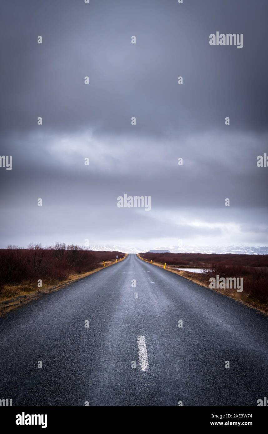 Road leading snowy mountains hi-res stock photography and images - Alamy
