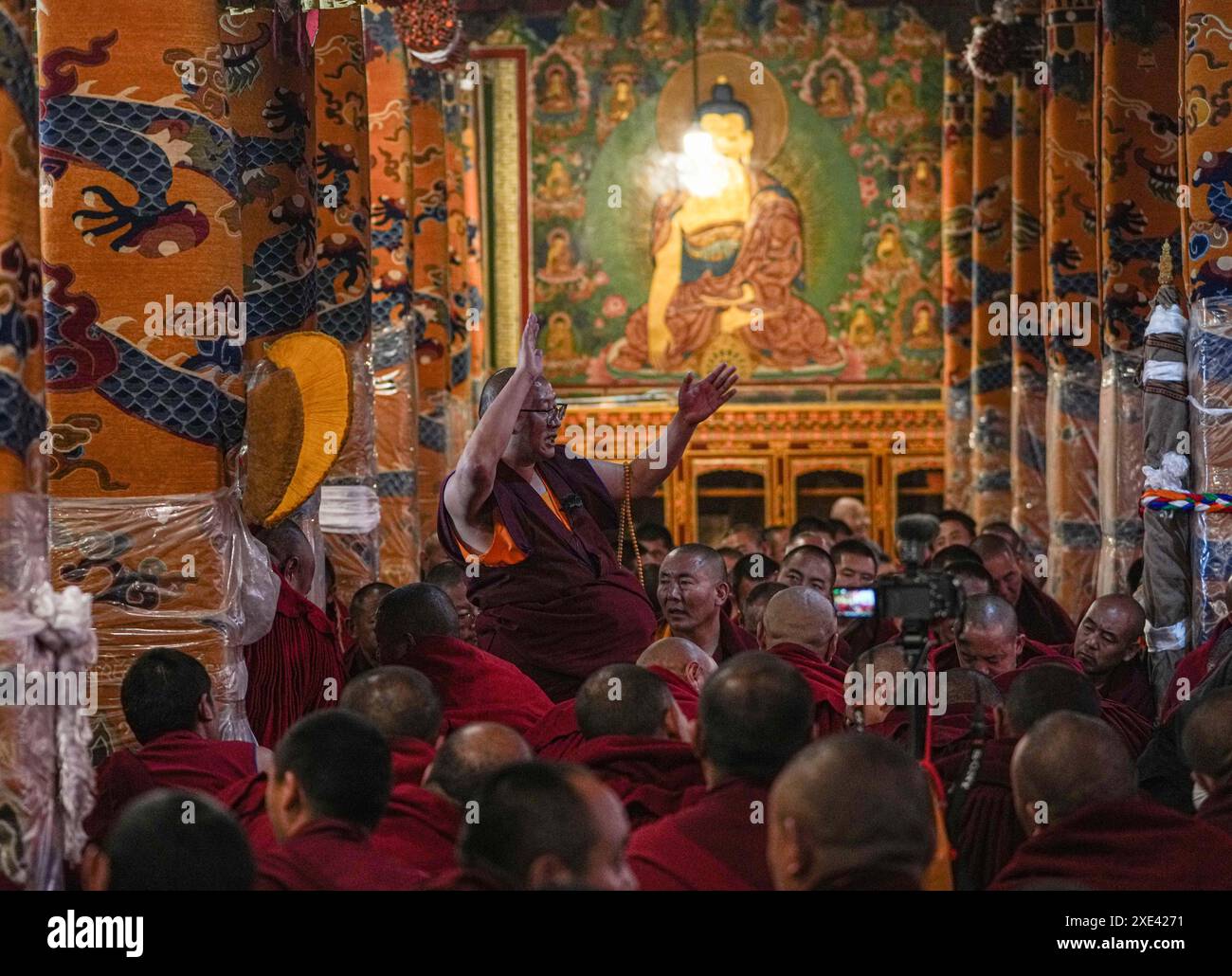 Monk Question (240626) -- LHASA, June 26, 2024 (Xinhua) -- A monk asks questions to ...