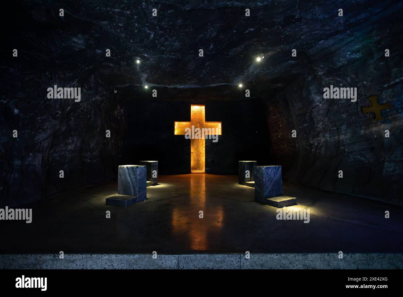 Magnificent cross glows with spiritual light in famous underground Catedral de Sal (Salt Cathedral) of Zipaquira, Colombia Stock Photo