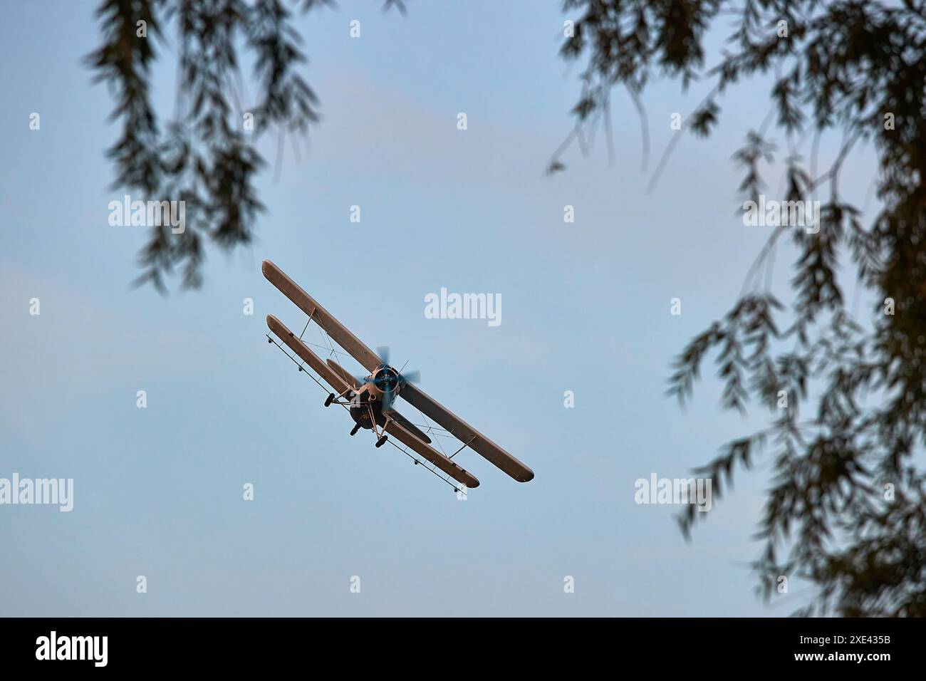 Old propeller plane in the sky Stock Photo - Alamy