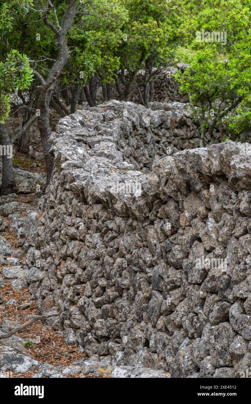 Muro de piedra tradicional hi-res stock photography and images - Alamy