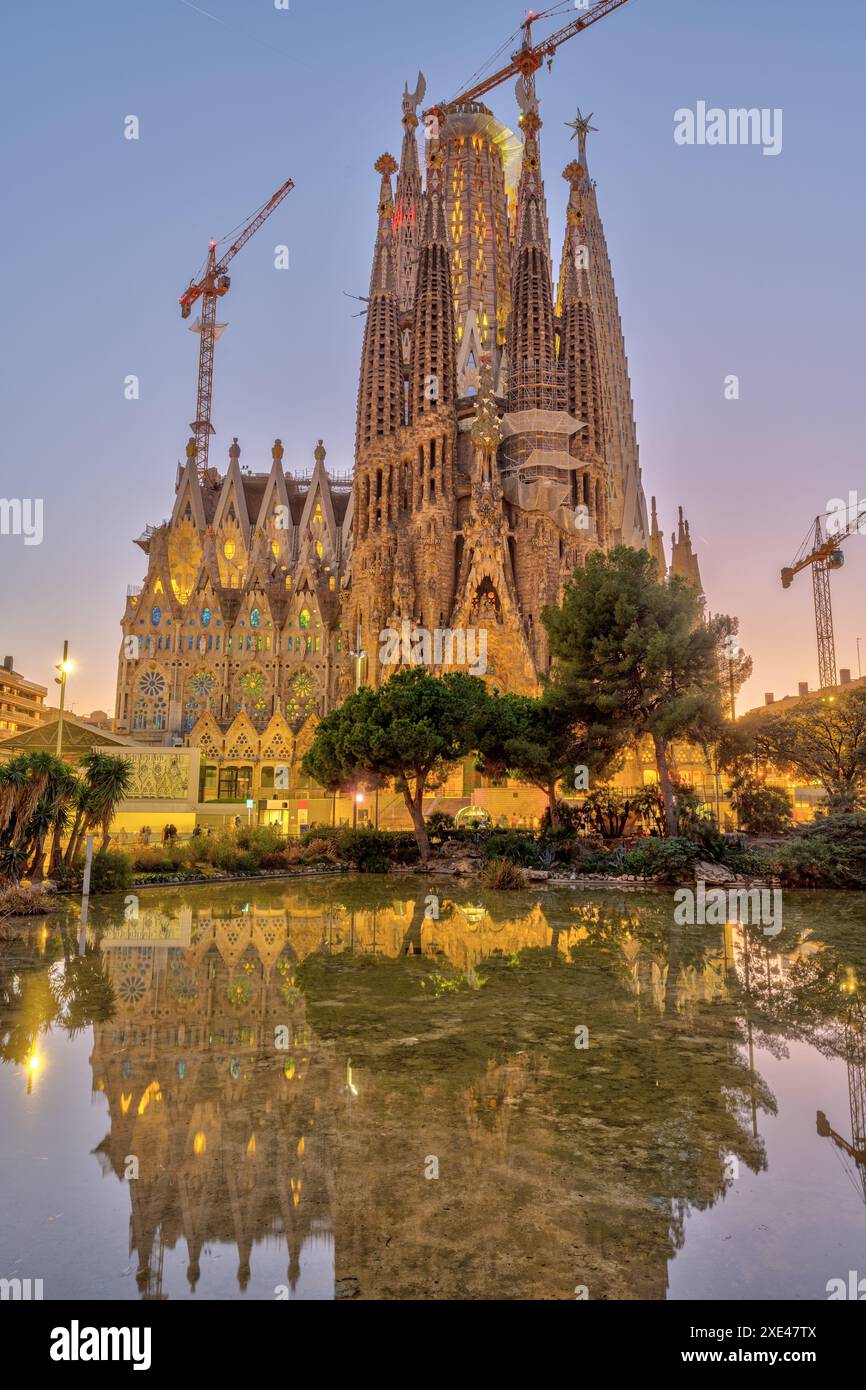 The Imposing Sagrada Familia In Barcelona After Sunset Stock Photo Alamy the-imposing-sagrada-familia-in-barcelona-after-sunset-stock-photo-alamy