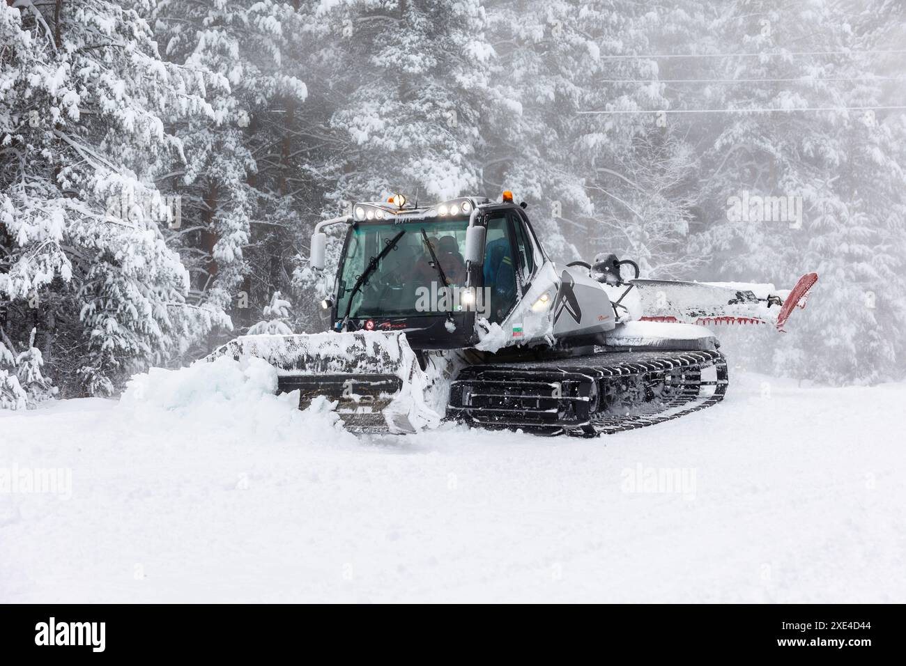 Ski track machine hi res stock photography and images Alamy