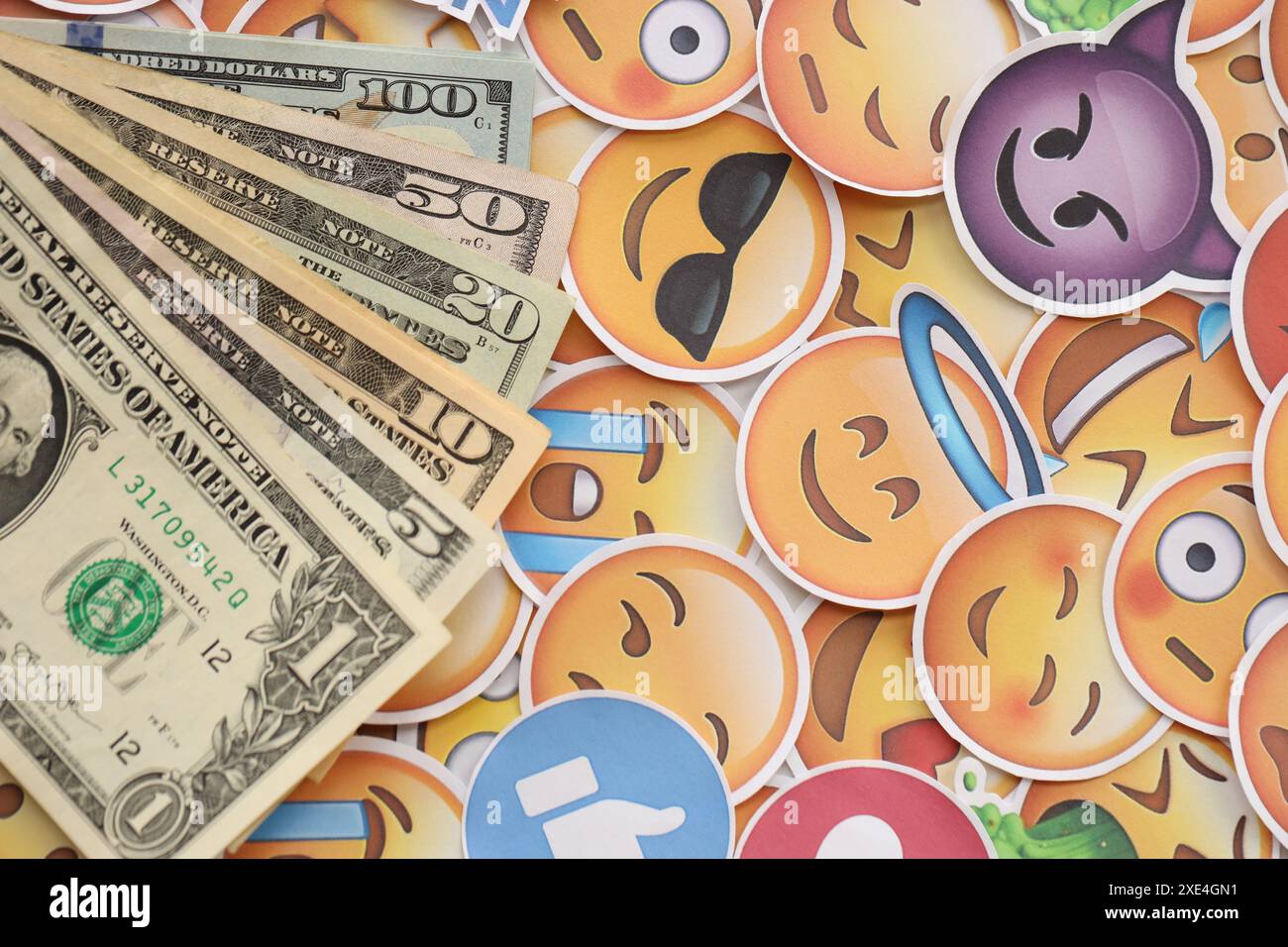 Set rating emoji stars hi-res stock photography and images - Alamy