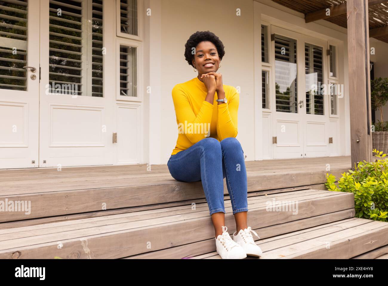 Porch sitting hi-res stock photography and images - Alamy