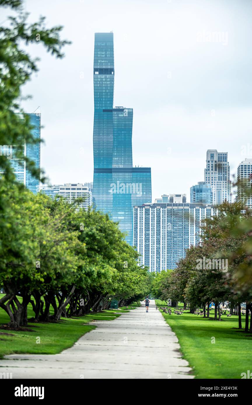 Nichols bridgeway chicago skyline hi-res stock photography and images ...