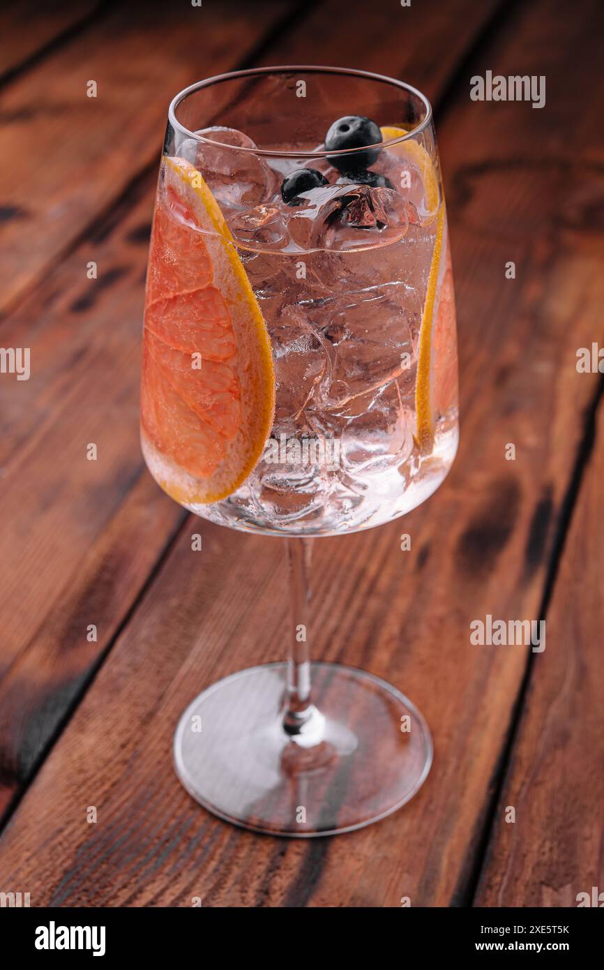 Gin and Tonic cocktail with grapefruit Stock Photo Alamy