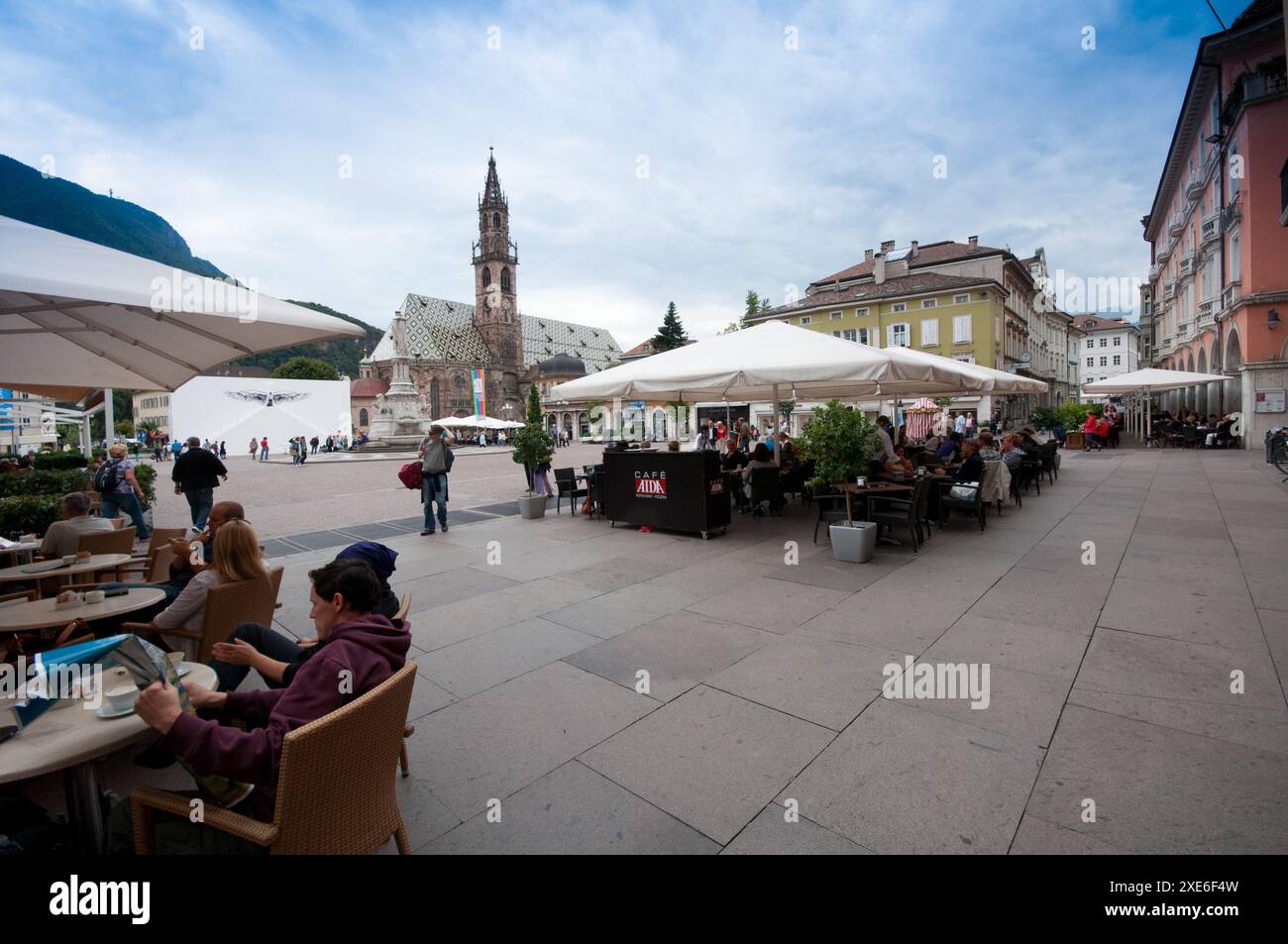 Bolzano italy cafe hi-res stock photography and images - Alamy, image size:1300x953