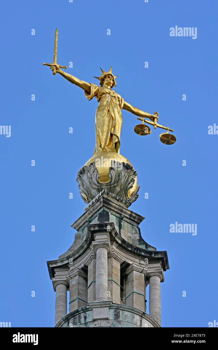 Statue of Justice, Old Bailey, Central Criminal Court, London, England