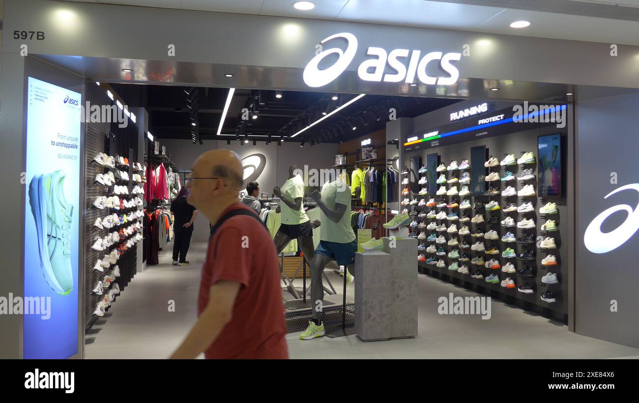 Asics outlet store cabazon best sale