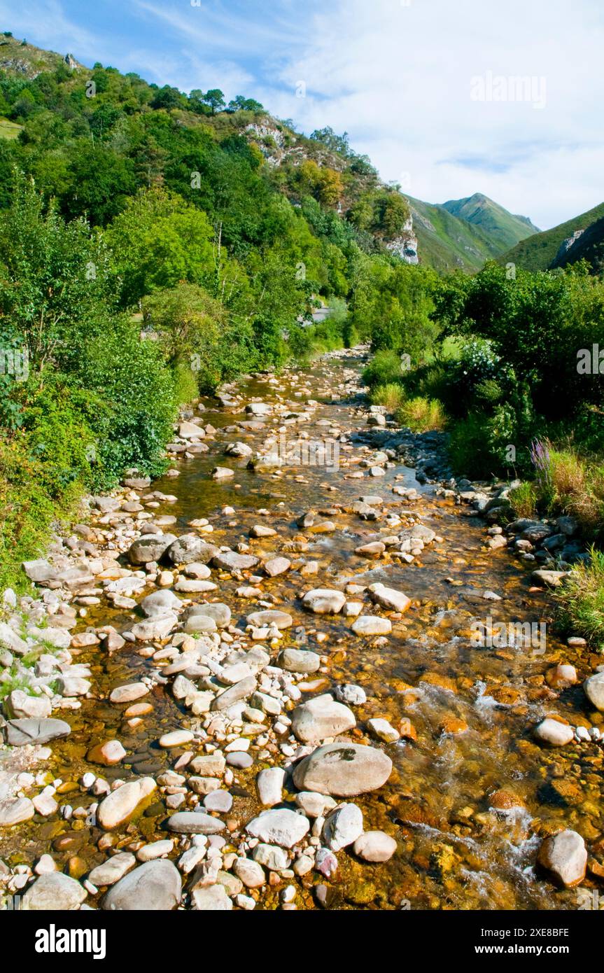 Paisajes de agua dulce hi-res stock photography and images - Alamy