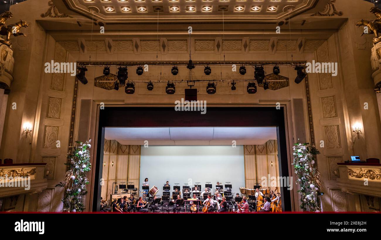 26 June 2024, Brandenburg, Cottbus: Musicians rehearse in the main hall ...